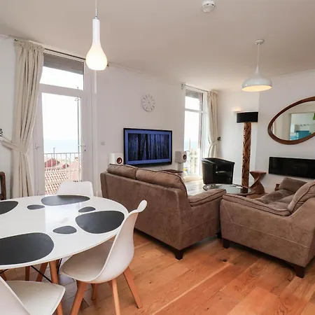 26 Metropole Towers Apartment *